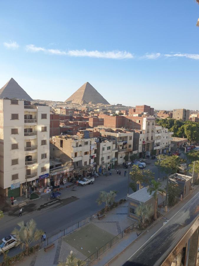 Ra Pyramids * Le Caire