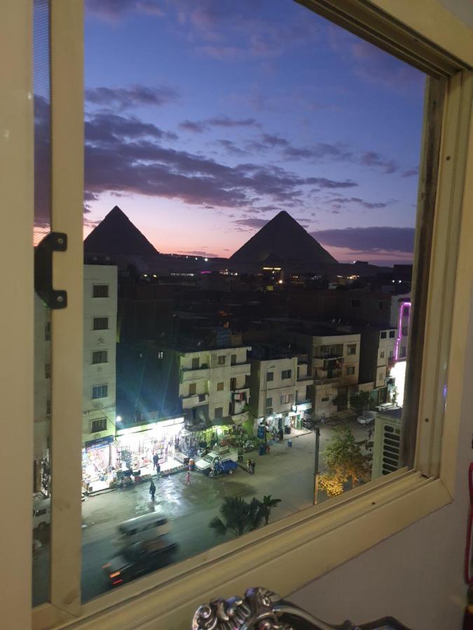 Ra Pyramids * Le Caire